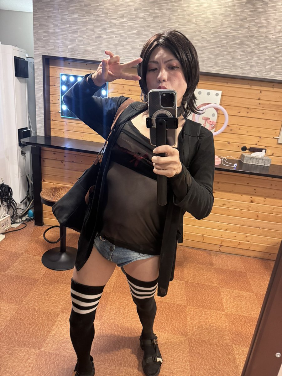 horujosou's tweet photo. 小町出ましたー😆談話室行って痴漢されたりお持ち帰りされて遊んでくれた人ありがとうございました🥰午後にxフォロワーのリーナさんとも久しぶりの再会となりました😃
この後は予定通り久しぶりダークに行くので今夜ダークで遊べる人よろしくお願いしまーす🥰
https://t.co/PqnAHvbEuk
#ODK
#ダークナイト
#通天小町