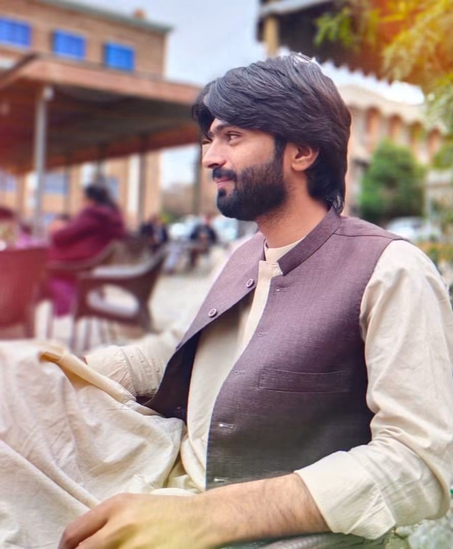 naheeda_baloch8's tweet photo. آصف ولد محمدکوآج74دن مکمل ہوگئےلیکن اُسےناہی کسی عدالت میں پیش کیاگیاہےناہی اسکےبارےمیں کوئی معلومات ہ��ں آصف کےگھروالےجس اذیت سےگزر رہےہیں اسکااندازہ وہی لوگ کرسکتےہیں جن کےپیارےآصف کی طرح انکے پاس نہیں آصف کو بازیاب کرکے انکے اہل خانہ کو اس اذیت سے نکالا جائے 
#ReleaseAsifBaloch https://t.co/bN7MVqX5x3