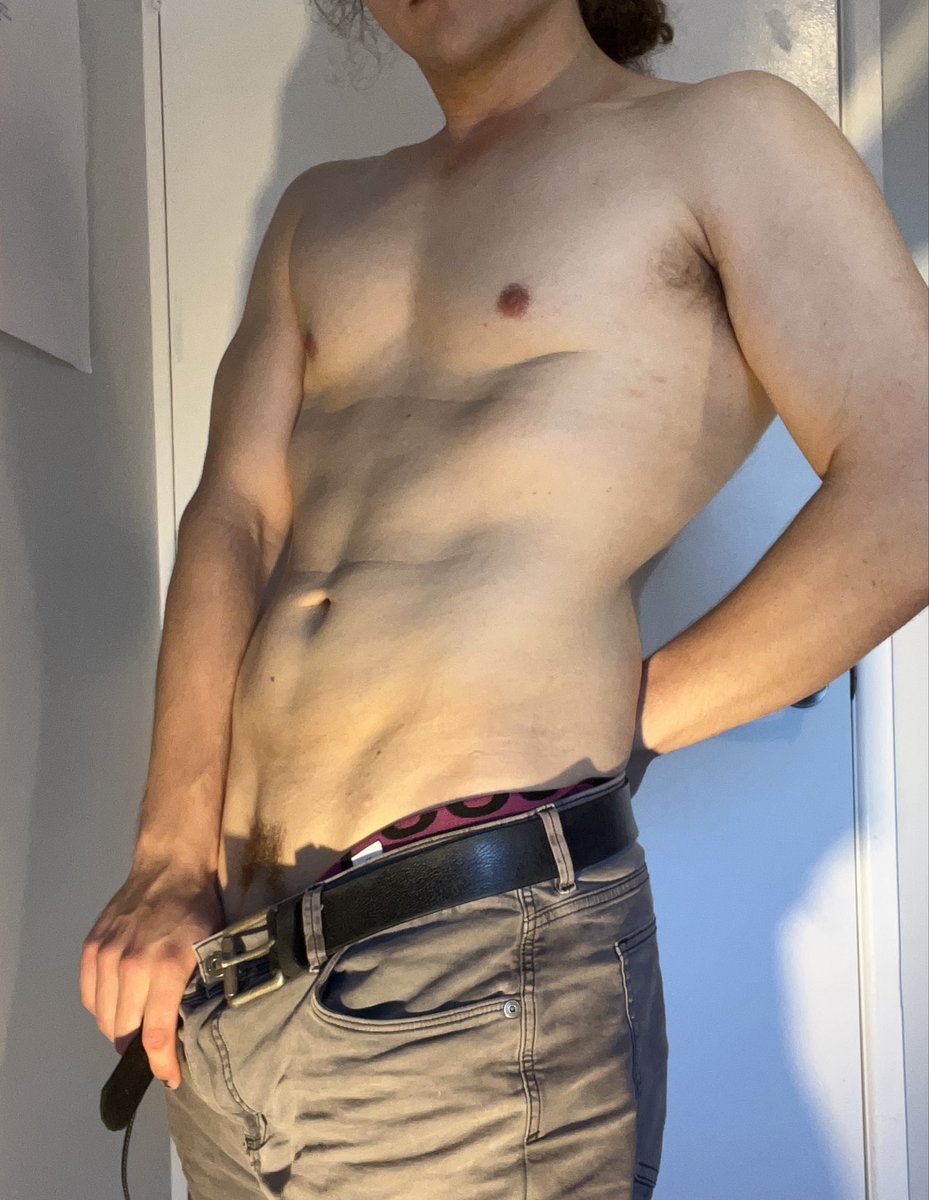amrys_art's tweet photo. Lion tummy, anyone? https://t.co/C622gW1NkB