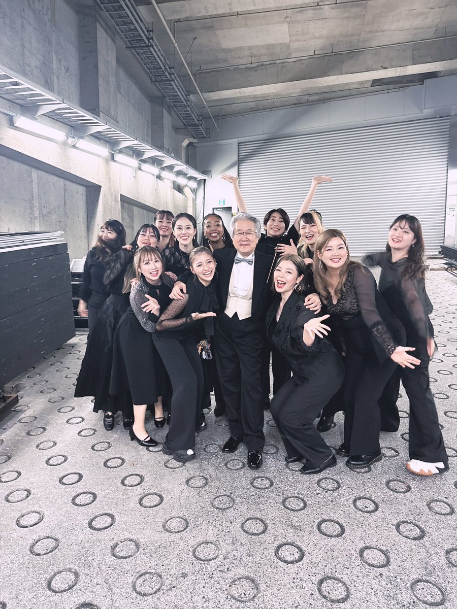emi5n_blenda's tweet photo. 【NANA MIZUKI LIVE GRACE 2026 -OPUS Ⅳ-】
国立代々木競技場第一体育館
水樹奈々さん7年ぶりとなるオーケストラライブ9月22日、23日と、コーラス隊として参加させていただきました🎤✨
チェリーボーイズの皆様にフルオーケストラ、コーラス隊総勢120名超の大・大所帯！！

凄まじくも心地よいサウンドに、奈々さんの澄んだ歌声が突き抜ける、壮大で荘厳な贅沢空間でした。
オーディエンスの皆様の光の海を奈々さんが可憐に舞う姿が本当に美しくて。

このような素晴らしいライブに参加させていただき、大変光栄です。
ご来場いただきました皆様、各演者の皆さま、あらゆるスタッフの皆さま、関わってくださった全ての方々に心から感謝申し上げます。
#水樹奈々
#LIVE_GRACE_4