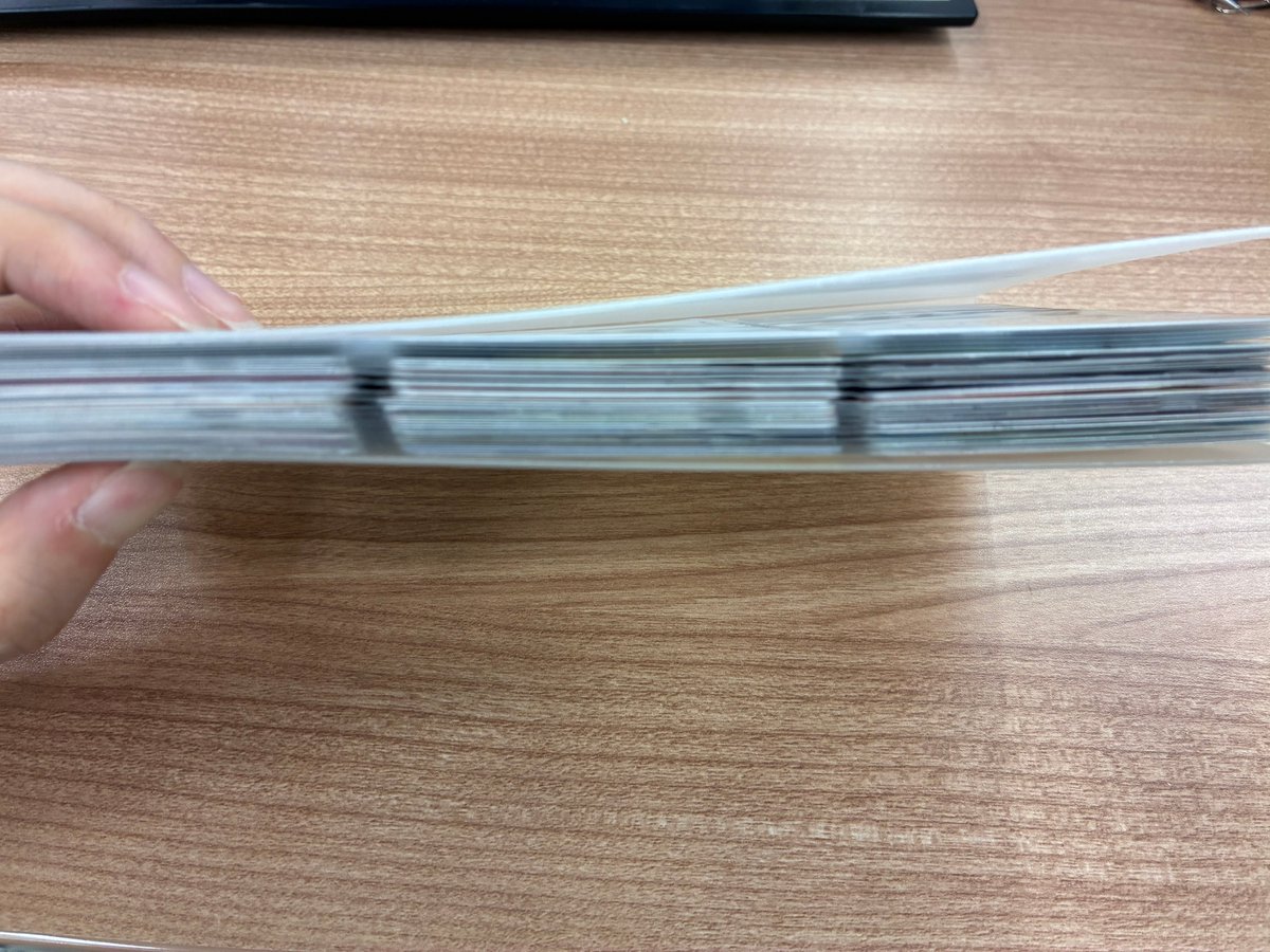 hankyu_ex's tweet photo. 上司から何かをス…と渡されたので確認したら…

大量のラガールカードでした。
宝塚歌劇の歴代「エリザベート」デザインのものも…！

9月26日からの花組公演「エリザベート」一般前売に合わせて中の人に渡してくれたのでしょうか…🙏

ちなみに、ラガールカード含む乗車券に関する記事もご紹介しておきます！
▼昔あった紙券から最新の乗車券（QR）までの歴史に迫る！
https://t.co/hMic1foErl
（阪急電鉄公式X 中の人）