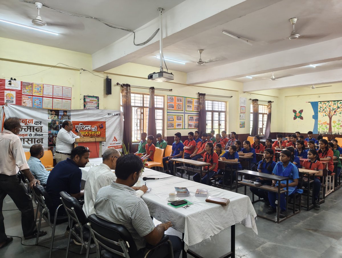 KendriyaE's tweet photo. Empowering the nextgenerationwithknowledge,safety,andsocialresponsibilityThrilledtohostthePolicekiPathshalaawarenessprogram by the Amar Ujala Foundation at our school. Anincredibleinitiativeeducating students on laws, safety, andcivicduties.Building a safer, more aware tomorrow! https://t.co/HzNYDbI8OK