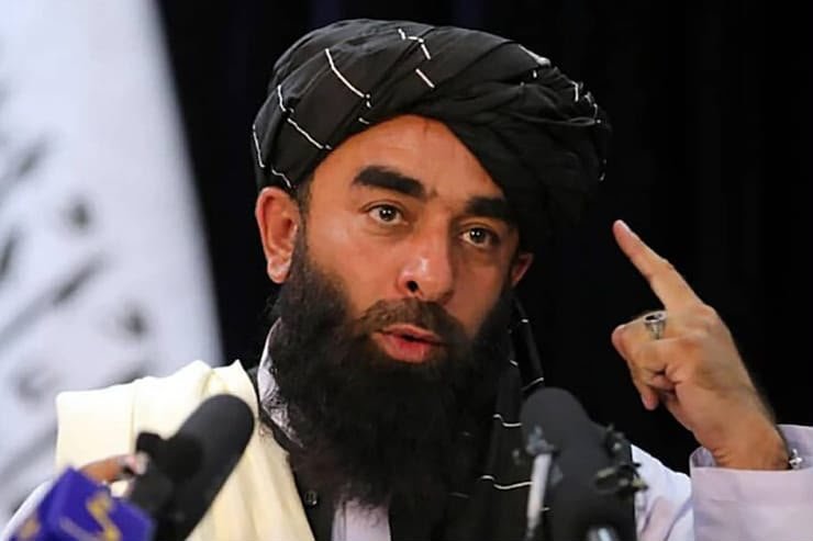 PashtunEldres's tweet photo. Here is the English translation:
Writing
Statement by the Spokesperson of the Islamic Emirate of Afghanistan Regarding the Pakistani Military Regime’s Brutal Aggression
Last night, on 2 Mizan 1405 Solar Hijri, the Pakistani military regime once again carried out aggression against Afghanistan, conducting airstrikes and bombardments in the provinces of Kandahar, Paktia, and Khost.
As a result of this criminal aggression, four of our civilians were martyred.
The Islamic Emirate of Afghanistan strongly condemns these cowardly and indiscriminate attacks in the strongest possible terms and considers them a clear violation of all principles, an act of open aggression, and a crime.
The Islamic Emirate of Afghanistan assures its people that, in the face of these acts of aggression and the shameless defiance of the Pakistani military regime, a clear and firm position will be adopted, and an appropriate response will be given, God willing.
To justify such reckless aggression and blatant injustice, Pakistani military circles spread a rumor yesterday claiming that drones had allegedly been sent from Afghanistan toward Pakistan.
Once again, in an attempt to conceal and justify its failures in dealing with its internal problems, they carried out an airstrike on Afghan territory.
Such unwise, reckless, and hostile actions will undoubtedly inflame the anger and resentment of the Afghan people and will have serious consequences for Pakistani military authorities.