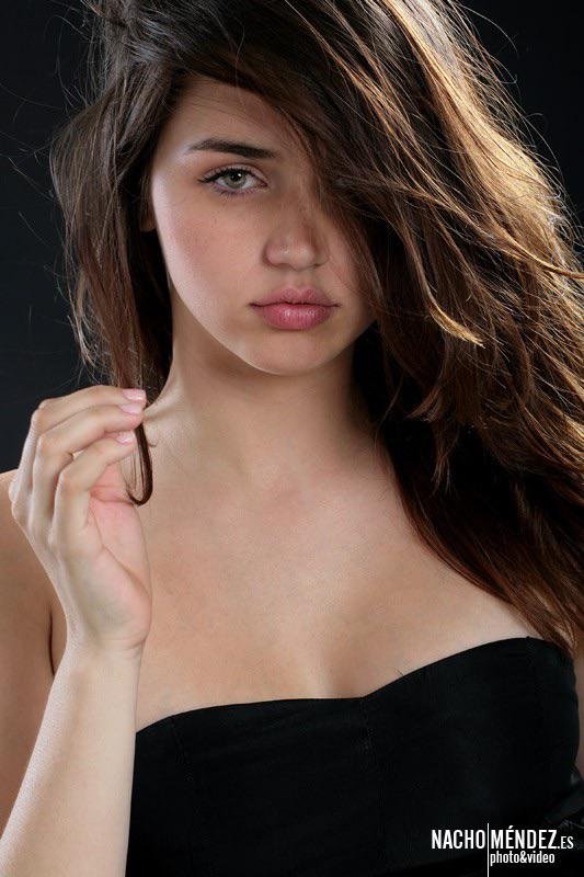 CinemaVersxc's tweet photo. 19 Years Old Ana de Armas 😍 https://t.co/aWMcjPVNCT