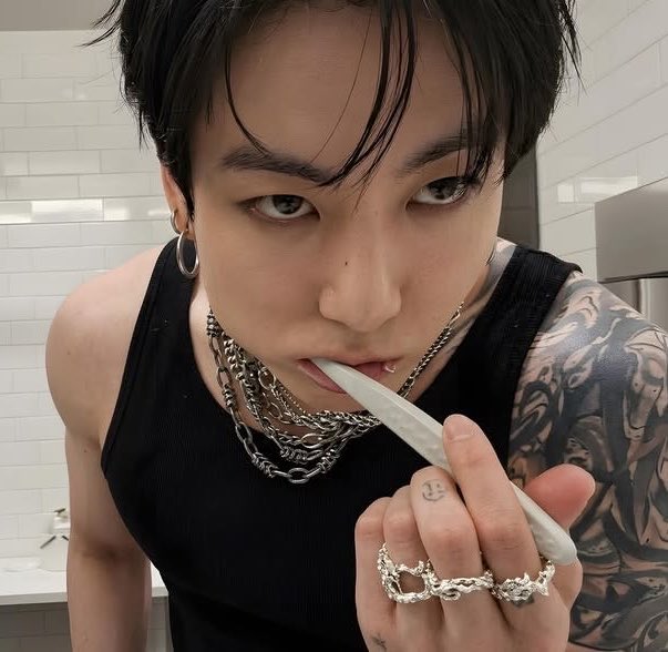 asterkvi's tweet photo. 🤍🖤 https://t.co/3o8y8ldsuq