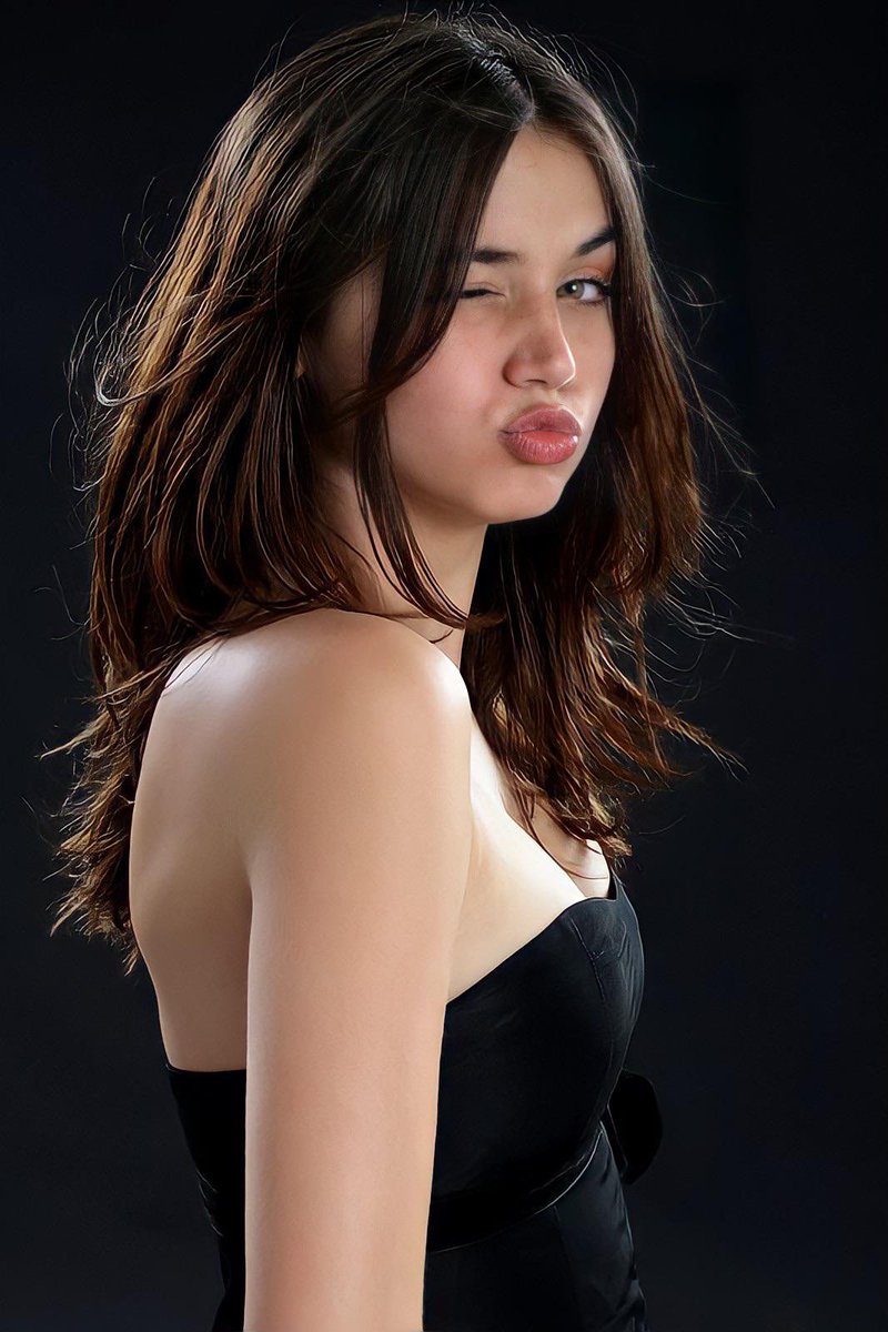 CinemaVersxc's tweet photo. 19 Years Old Ana de Armas 😍 https://t.co/aWMcjPVNCT