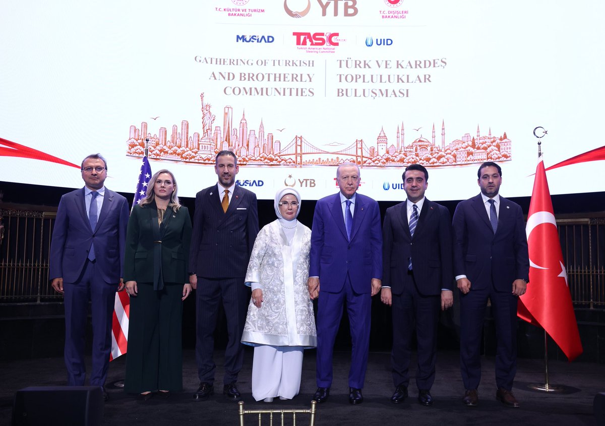 iletisim's tweet photo. Cumhurbaşkanımız Sayın Recep Tayyip Erdoğan, #ErdoganTheVoiceOfJustice (Adaletin Sesi Erdoğan) New York’ta Türk ve Kardeş Topluluklar Buluşması’na katıldı.

https://t.co/gDXELKq6dQ https://t.co/PsNXtPLxGB
