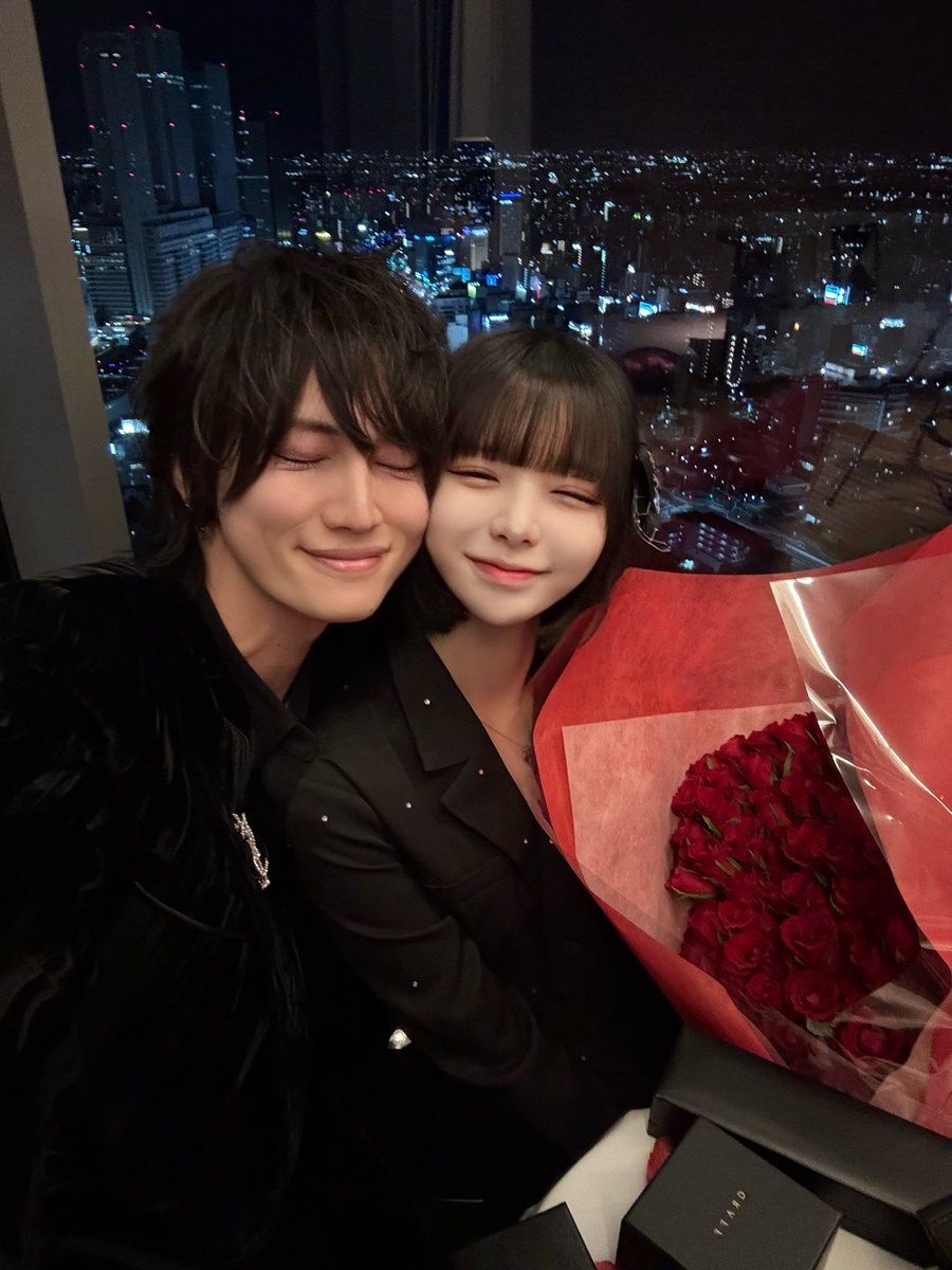 Uyuchanofficial's tweet photo. プロポーズしてもらってから1年、本日やっと入籍しました💍 https://t.co/ztxm5oLd97