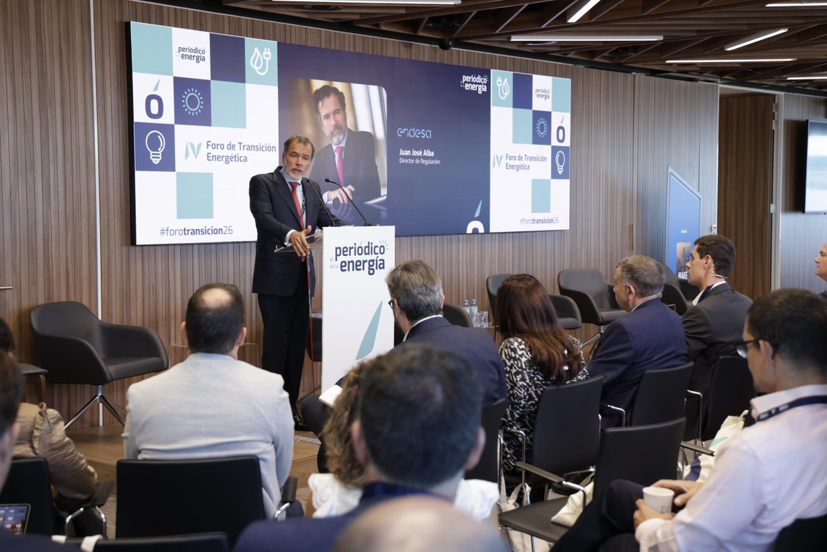 Per_Energia's tweet photo. 🔵 “Necesitamos salir de la operación reforzada”, así afirma Juan José Alba, director de Regulación de @Endesa, que recibe también a los asistentes del #ForoTransicion26.
👉 Puedes seguir el evento en directo aquí: https://t.co/Uov69ziAj8 https://t.co/VI9LpVVNsX