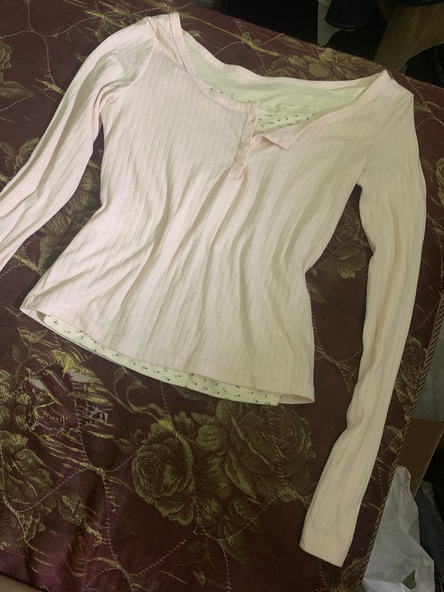 icexprincee's tweet photo. wts top warna soft pink 90k https://t.co/wGfb0DjLuL
