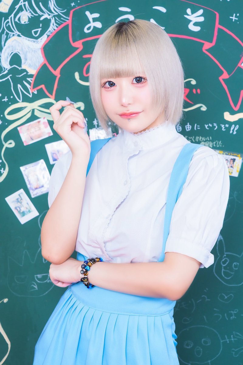 anomemo_ikb's tweet photo. 🎀✨ あのメモキャスト大募集 ✨🎀

池袋の昭和レトロコンカフェ
【あのころメモリーズ】で一緒に働きませんか？💕
💰 業界屈指の稼ぎやすさ！
🚃 交通費完全支給！
💅 髪色・ネイル自由！
🖤 タトゥーOK！
🌅 朝9:00から営業！
🔰 コンカフェ未経験の方も大歓迎！

昭和レトロな可愛い空間で、
あなたらしく楽しく働けます✨

「しっかり稼ぎたい！」
「朝から働けるお店を探している！」
「髪色やネイルを我慢せず働きたい！」
そんな方も大歓迎です🎀

朝から・夕方から・夜からなど、
自分のライフスタイルに合わせて働けます◎
まずは質問だけでもOK💌
お気軽に公式LINEからお問い合わせください！
👇 ご応募・お問い合わせはこちら 👇
https://t.co/0FIQQULH1k
あなたのご応募をお待ちしております💕

#コンカフェ求人 #キャスト募集 #コンカフェキャスト募集
#池袋コンカフェ #池袋求人 #コンカフェバイト
#あのころメモリーズ #昭和レトロ
