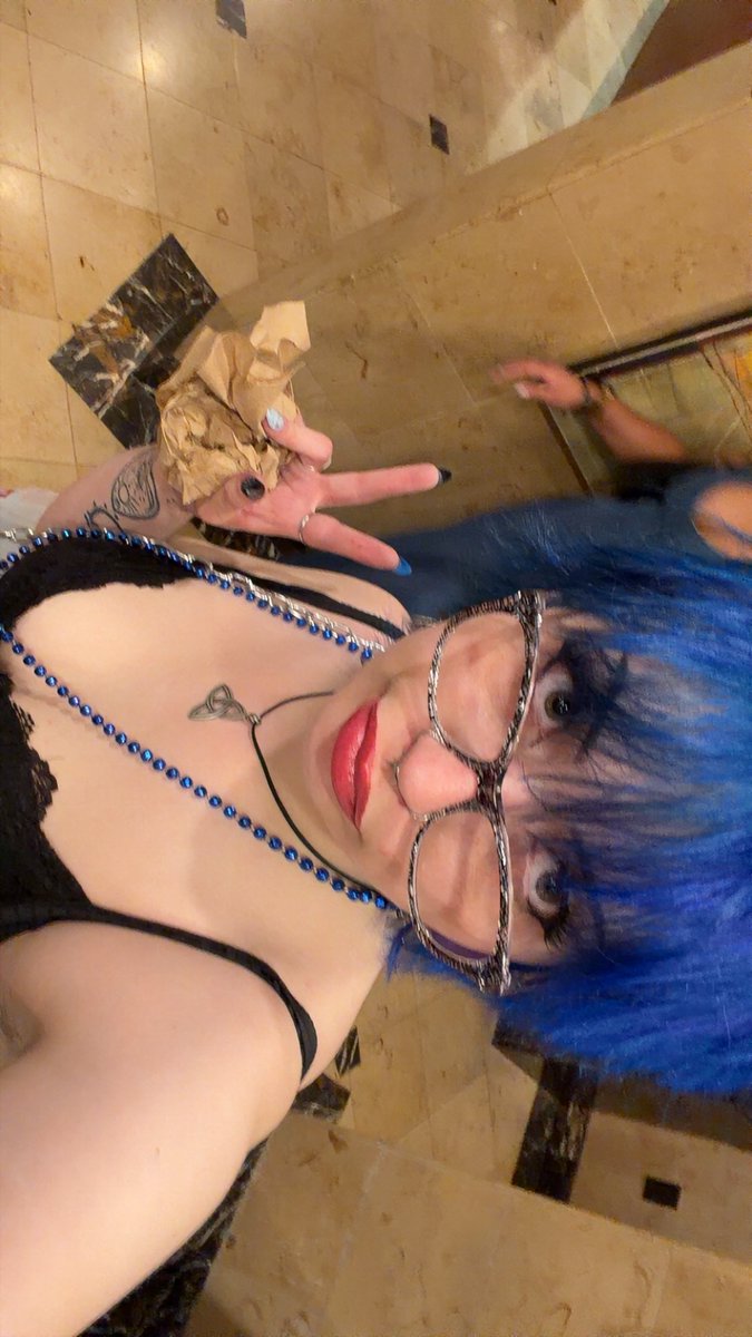 siren_sinss's tweet photo. Hand me ur wallet? :3 

Findom princess goddess findumb finsub femdom Buyingcontent onlyfans goth girl https://t.co/9q0SwxxfjD