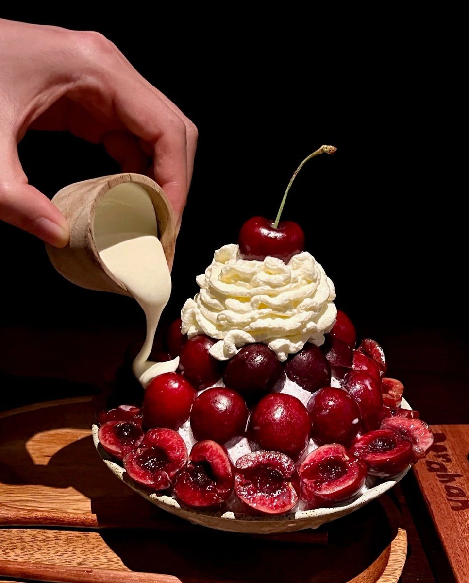 MaritaCribevdw's tweet photo. Just discovered the perfect late-night snack: warm cherry pie with a scoop of melting vanilla ice cream. Every bite feels like a tiny, cozy hug!， https://t.co/byD7xkqQKu