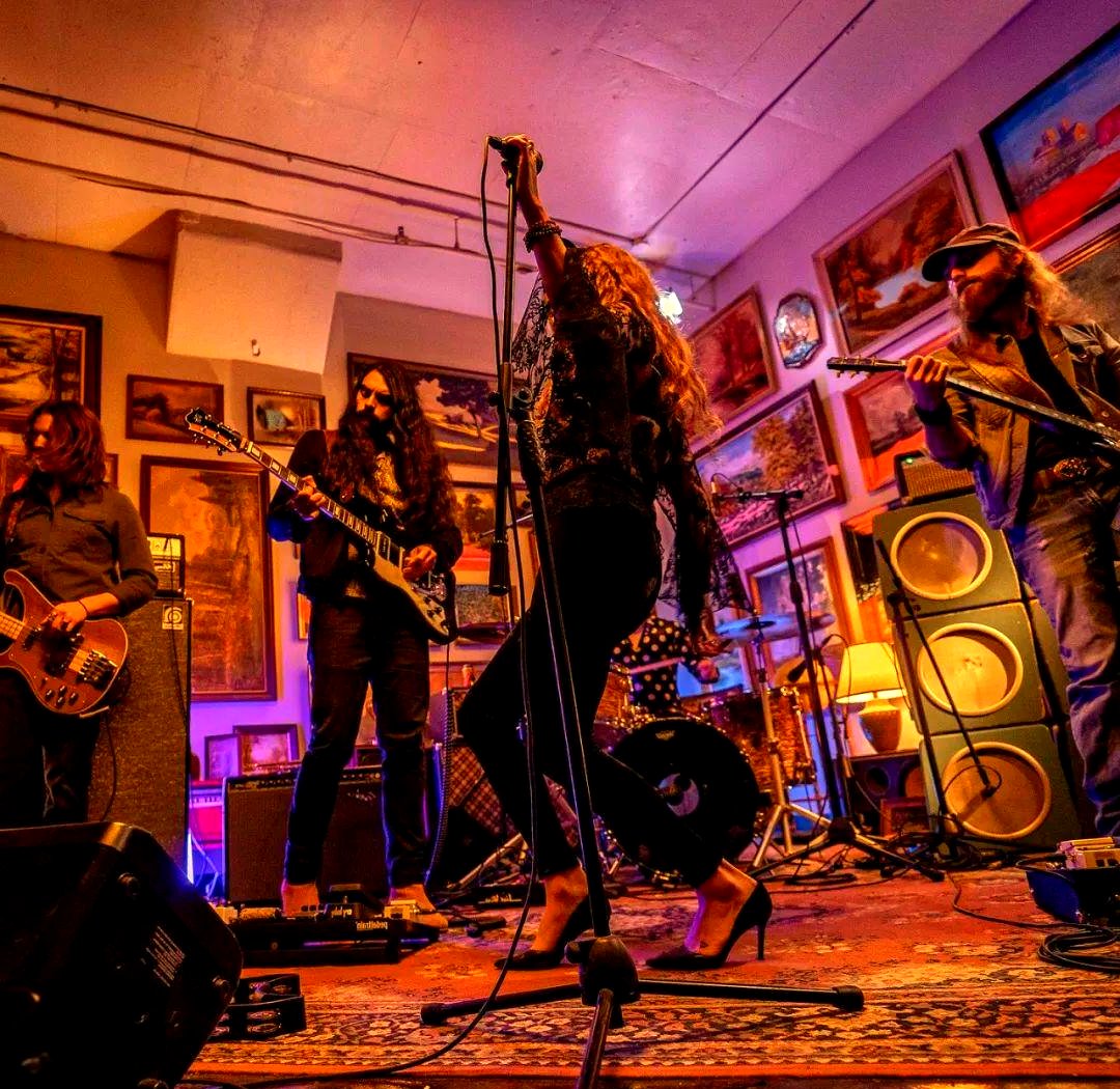 elsa64816186's tweet photo. Just left the indie band’s live show—those guitar riffs still ringing in my head! Total fire, 10/10 would camp out for their next gig. https://t.co/aytSYWfLI5