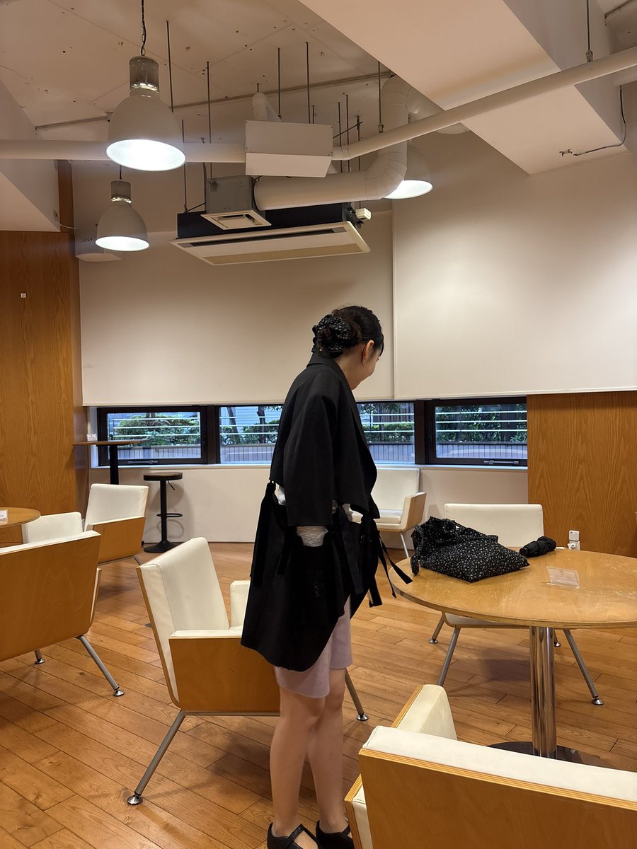 rinakatsuta_'s tweet photo. いよいよ明日9/25(金)〜27(日)までの3日間開催となる東京期間限定ストア先行販売アイテムのBASE MARKさん別注で制作のRibbon Jacket🖤🗼

PoFFのコンセプトである「強さを纏う女性」を思い切り感じていただけるジャケットが完成しました。

ぜひ会場にて一足お先に直接ご覧いただけたら嬉しいです🫱🏻‍🫲🏼 https://t.co/Kry0RDf4Ff