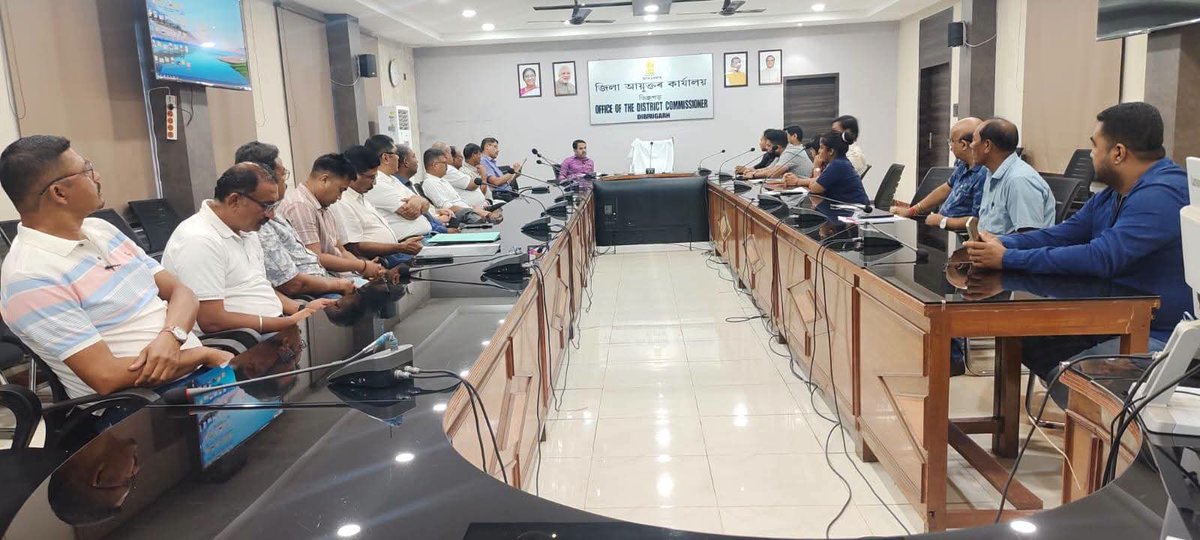 dc_dibrugarh's tweet photo. শ্ৰম পৰিদৰ্শকসকল আৰু সংশ্লিষ্ট চাহ বাগিচাসমূহৰ প্ৰতিনিধিসকলে অংশগ্ৰহণ কৰে।
বৈঠকত চাহ বাগিচাৰ শ্ৰমিকসকলক সময়মতে বোনাছ প্ৰদান আৰু ইয়াৰ সৈতে জড়িত বিভিন্ন বিষয়ৰ ওপৰত আলোচনা কৰা হয়।
#Dibrugarh #TeaGardenWorkers #TeaIndustry
#CMOAssam
#MyGovAssam
#DIPRASSAM https://t.co/vucJQw1awr