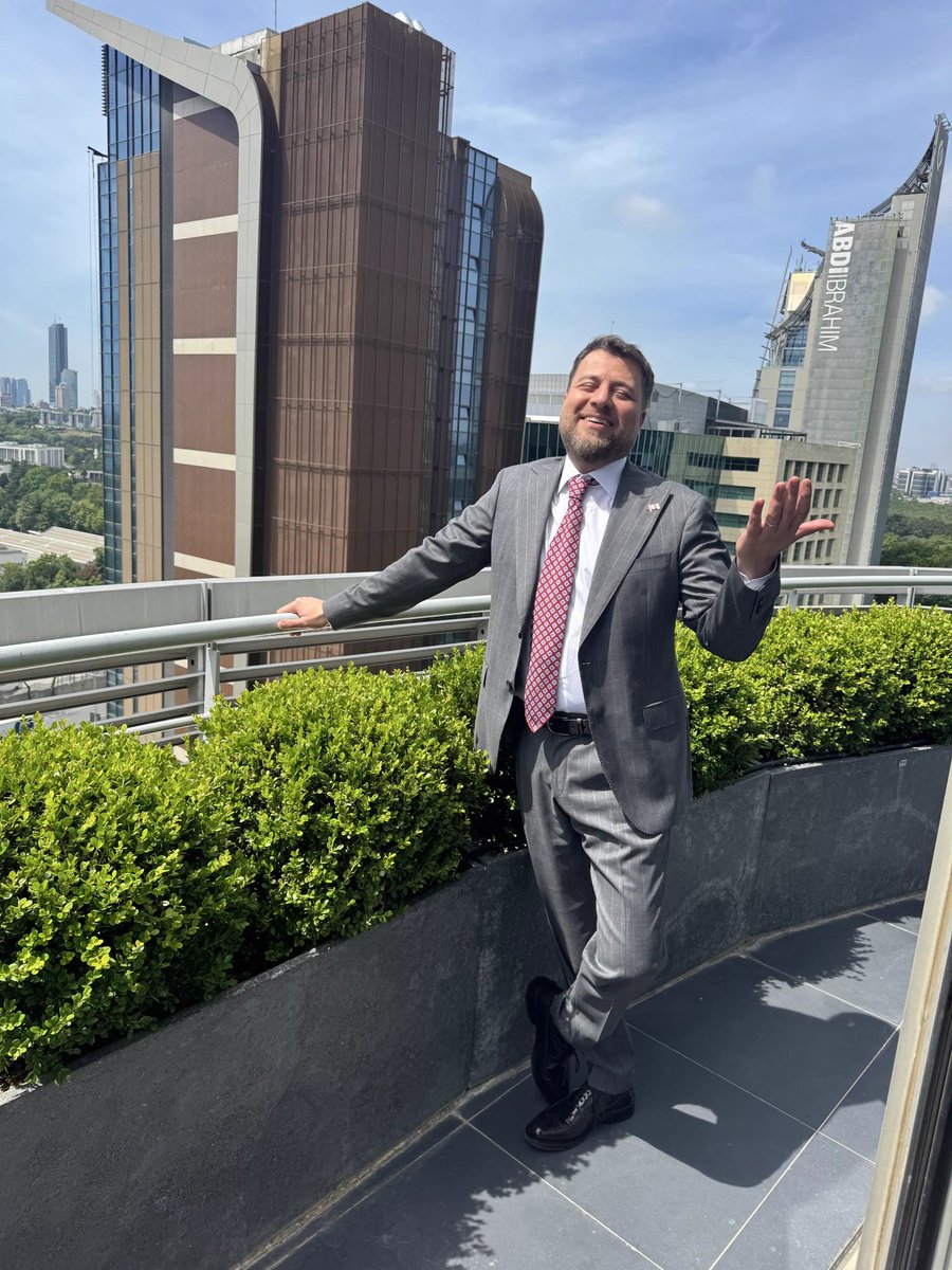 baranalverr's tweet photo. 🚨#SONDAKİKA Emre Tezmen’in Milyarlık Serveti Ortaya Çıktı! 

- Nişantaşı’nda 2 milyar liraya alınan katlı otopark ve çarşı

-Almanya Düsseldorf’ta otel

-Düsseldorf şehrinde Northgate emlak projesi

- Solingen’de 72 odalı otel projesi

- Almanya’daki varlıkların toplamı 200 milyon Euro (11.1 milyar TL)

- İspanya Malaga’da lüks villa projesi - İstanbul Levent’te Peker Towers

- Beykoz’da Tera Orman Projesi -KKTC’de milyonlar değerinde deniz manzaralı arsalar.

Kaynak: Ekonomim