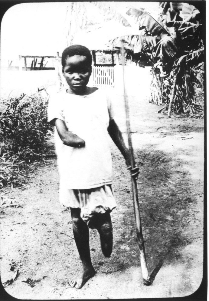 rirokpik's tweet photo. From 1885 to 1908, the Congo Free State was effectively Leopold's personal possession.

Congolese communities were forced to collect rubber under brutal conditions.
Failure to meet quotas could result in:
• beatings
• hostage-taking
• killings
• destruction of villages
• mutilation & other forms of terror