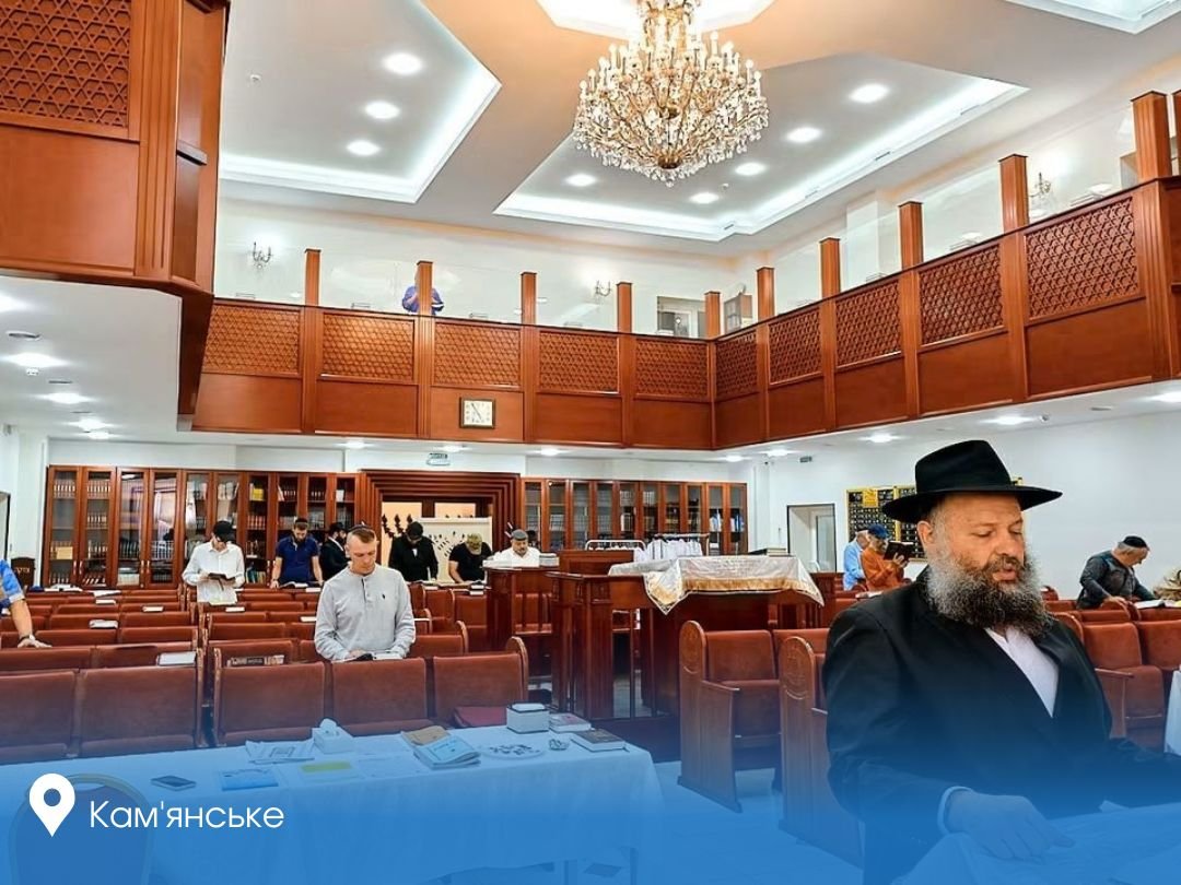 FJCU's tweet photo. Yom Kippur Observed in Jewish Communities Across Ukraine

Community members gathered to prepare for the sacred day, lighting memorial and holiday candles and taking part in the traditional Kaparot ceremony. https://t.co/XBHctcYtFl