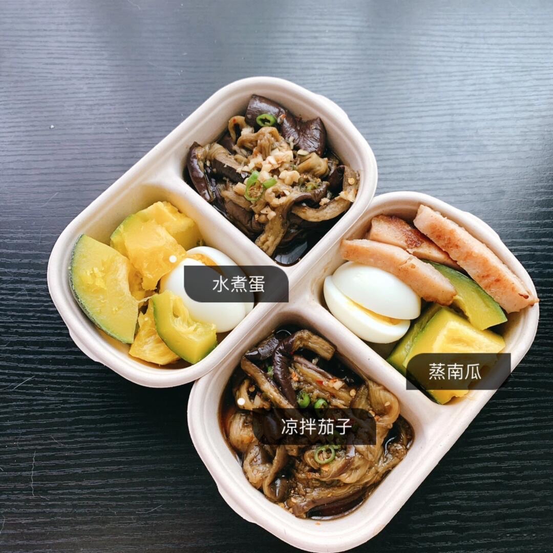 AllisonTousom's tweet photo. Tried a zero-waste takeout box made from mushroom mycelium today—stayed sturdy for hot soup u0026 is compostable in 45 days! Total game-changer for my daily eco-routine.， https://t.co/4MGDB4sWEL
