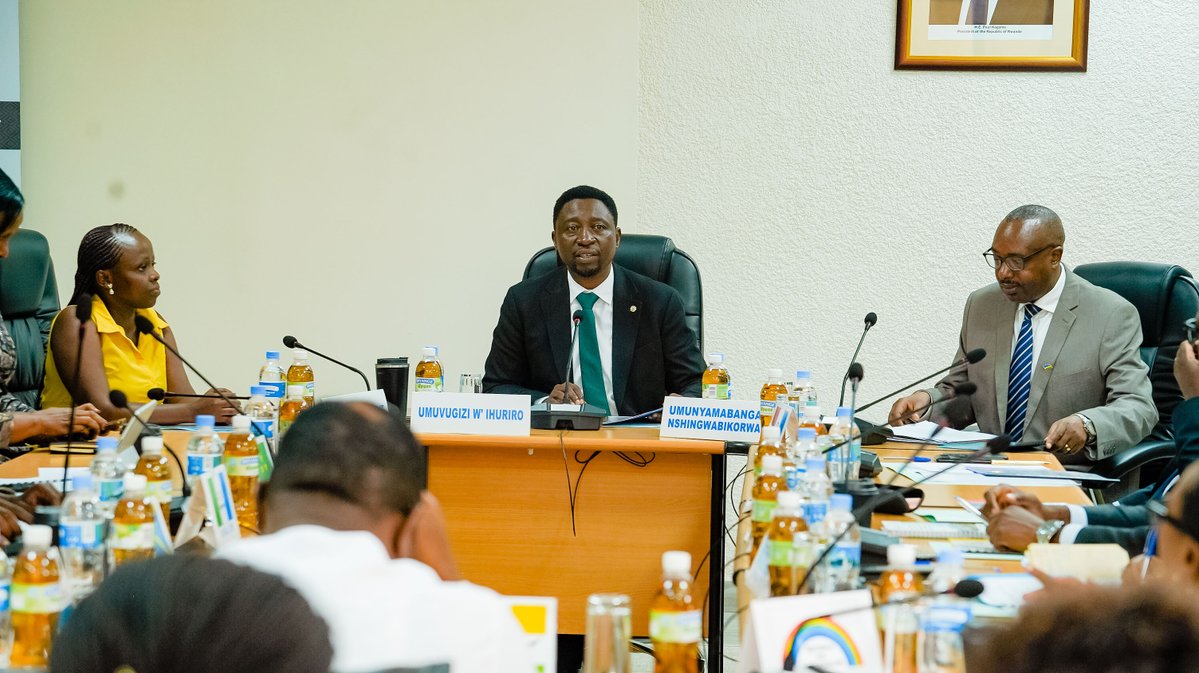 NFPO_Rwanda's tweet photo. None tariki ya 24/9/2026, Inama Rusange y’Ihuriro ry’Igihugu Nyunguranabitekerezo ry’Imitwe ya Politiki, iyobowe n’Umuvugizi waryo, Senateri Dr Habineza Frank, yateranye mu nama yayo isanzwe y’igihembwe. https://t.co/G8iBo1gHle