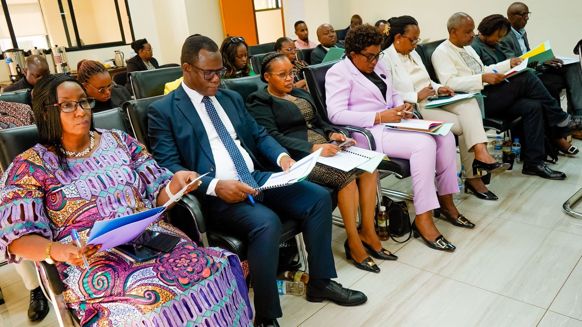 NFPO_Rwanda's tweet photo. None tariki ya 24/9/2026, Inama Rusange y’Ihuriro ry’Igihugu Nyunguranabitekerezo ry’Imitwe ya Politiki, iyobowe n’Umuvugizi waryo, Senateri Dr Habineza Frank, yateranye mu nama yayo isanzwe y’igihembwe. https://t.co/G8iBo1gHle