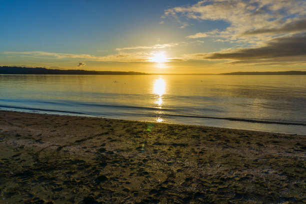 JohnettaEun's tweet photo. Road trip check: arrived in Seattle! Golden hour by the Puget Sound + local coffee hit. Perfect weekend start. https://t.co/uGROZcZ0wK