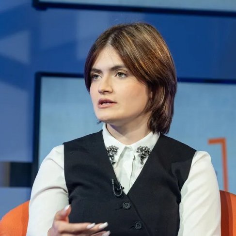 PrijateljNaroda's tweet photo. Николина Синђелић ухапшена због поседовања дроге.

Наша паметна деца. Можда уместо "пумпај, пумпај" треба да вичу "дувај, дувај"? https://t.co/TSUiHtS8du