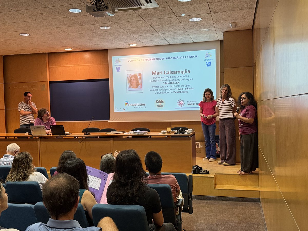 acfaec_cat's tweet photo. Dins de #BuscamosCientíficas vam poder fer un reconeixement molt especial a Maria Calsamiglia, científica referent

Maria és doctora en medicina veterinària, coordinadora de CiMs+CELLEX, professora a @aula_ee , impulsora de Joves i Ciència i cofundadora de @pentabilities https://t.co/Fh0GB7K1eE