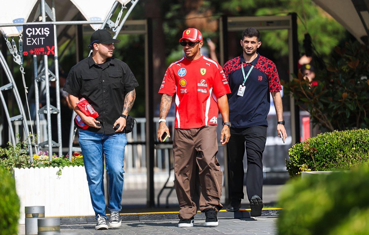 44inside_'s tweet photo. Lewis at the track for Practice day in Baku. 🇦🇿 https://t.co/d4cdGsW55T
