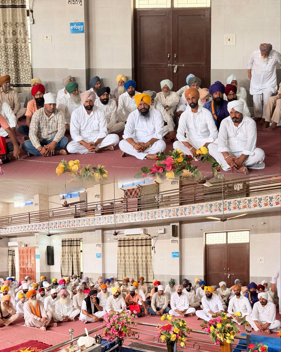 bilaspurmanjit4's tweet photo. ਮਾਨ ਸਰਕਾਰ ਵੱਲੋਂ ਕਿਸਾਨਾਂ ਦੇ ਖੇਤਾਂ ਤੱਕ ਨਹਿਰੀ ਪਾਣੀ ਪਹੁੰਚਾਉਣ ਲਈ ਕੀਤੇ ਜਾ ਰਹੇ ਉਪਰਾਲਿਆਂ ਤਹਿਤ ਮੇਰੇ ਹਲਕੇ ਦੇ ਪਿੰਡ ਰੌਤਾਂ ਵਿਖੇ ਤਕਰੀਬਨ 6  ਕਰੋੜ ਰੁਪਏ ਦੀ ਲਾਗਤ ਨਾਲ ਖੇਤਾਂ ਵਿੱਚ ਪਾਈਆਂ ਗਈਆਂ ਨਹਿਰੀ ਪਾਈਪਾਂ ਦੀ ਖੁਸ਼ੀ ਵਿੱਚ ਕਰਵਾਏ ਗਏ ਸਹਿਜ ਪਾਠ ਦੇ ਭੋਗ ਵਿੱਚ ਹਾਜ਼ਰੀ ਲਗਵਾਈ। https://t.co/KnYN5mFuoV
