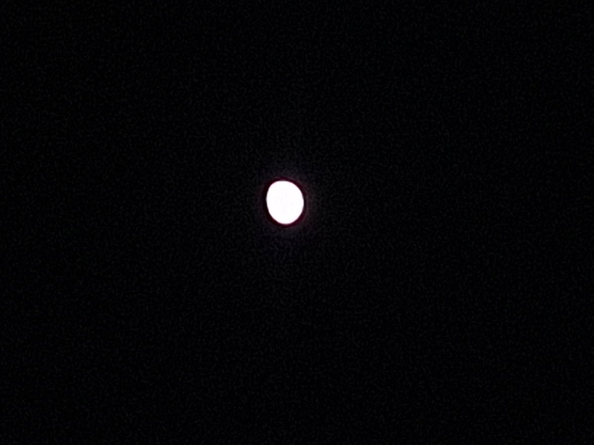Sk_iunn's tweet photo. 秋分晚上的月亮
這幾天空氣不太好，看不到任何的星星

Chhiu-hun àm-sî ê goe̍h-niû.
Chit kúi kang khong-khì chin bái, hō͘ góa it-ti̍t phah-kha-chhiùⁿ kap lâu phīⁿ-chúi, m̄-nā án-ne, thiⁿ-téng liân chi̍t-lia̍p chheⁿ lóng khòaⁿ-bô.

2026/9/23 https://t.co/QTOQBIKFQY