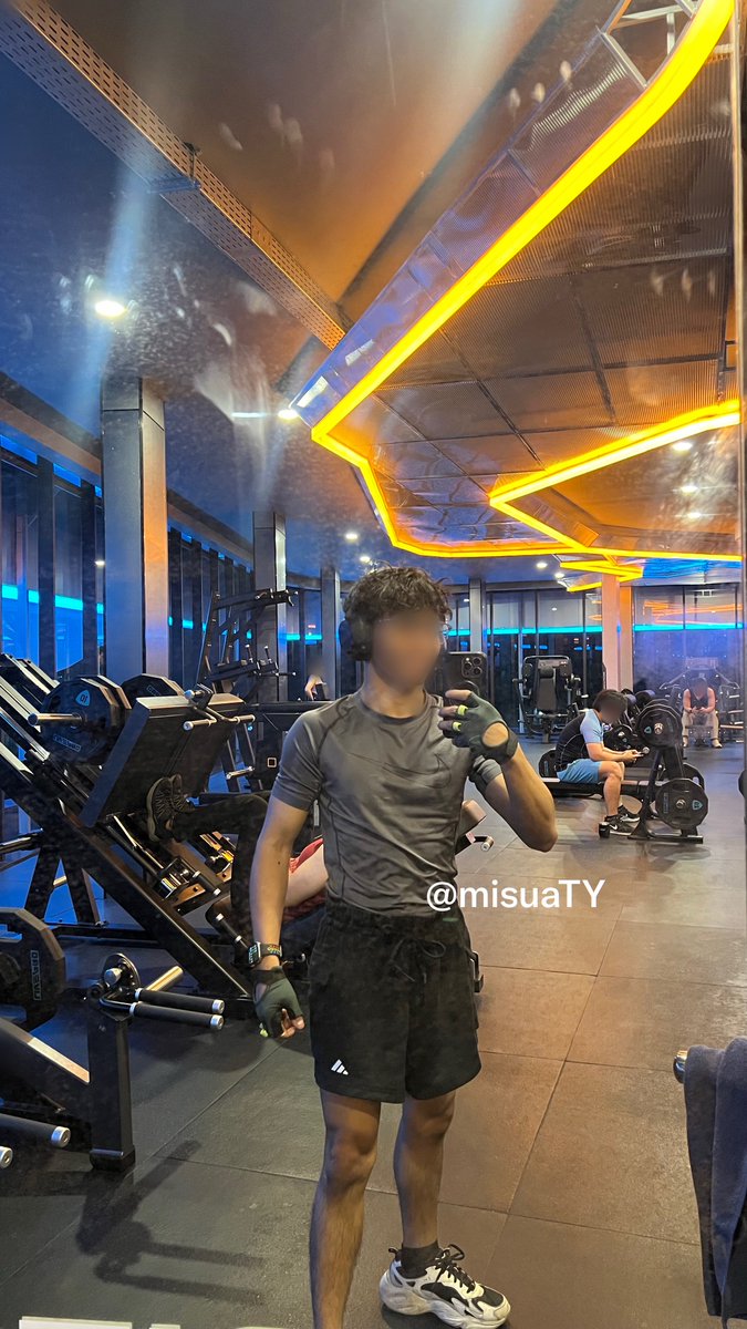 misuaTY's tweet photo. Before vs after gym 📸

Kamu semalem ngegym gak, Bub? https://t.co/LvBennlqzo