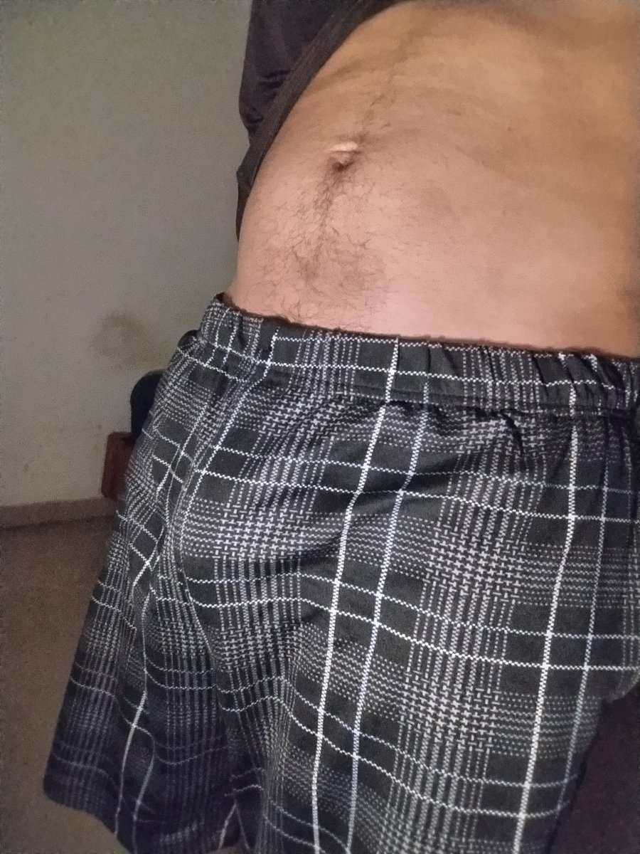 Ramvl06's tweet photo. Con o sin boxer debajo? https://t.co/WVg5YoUM0J