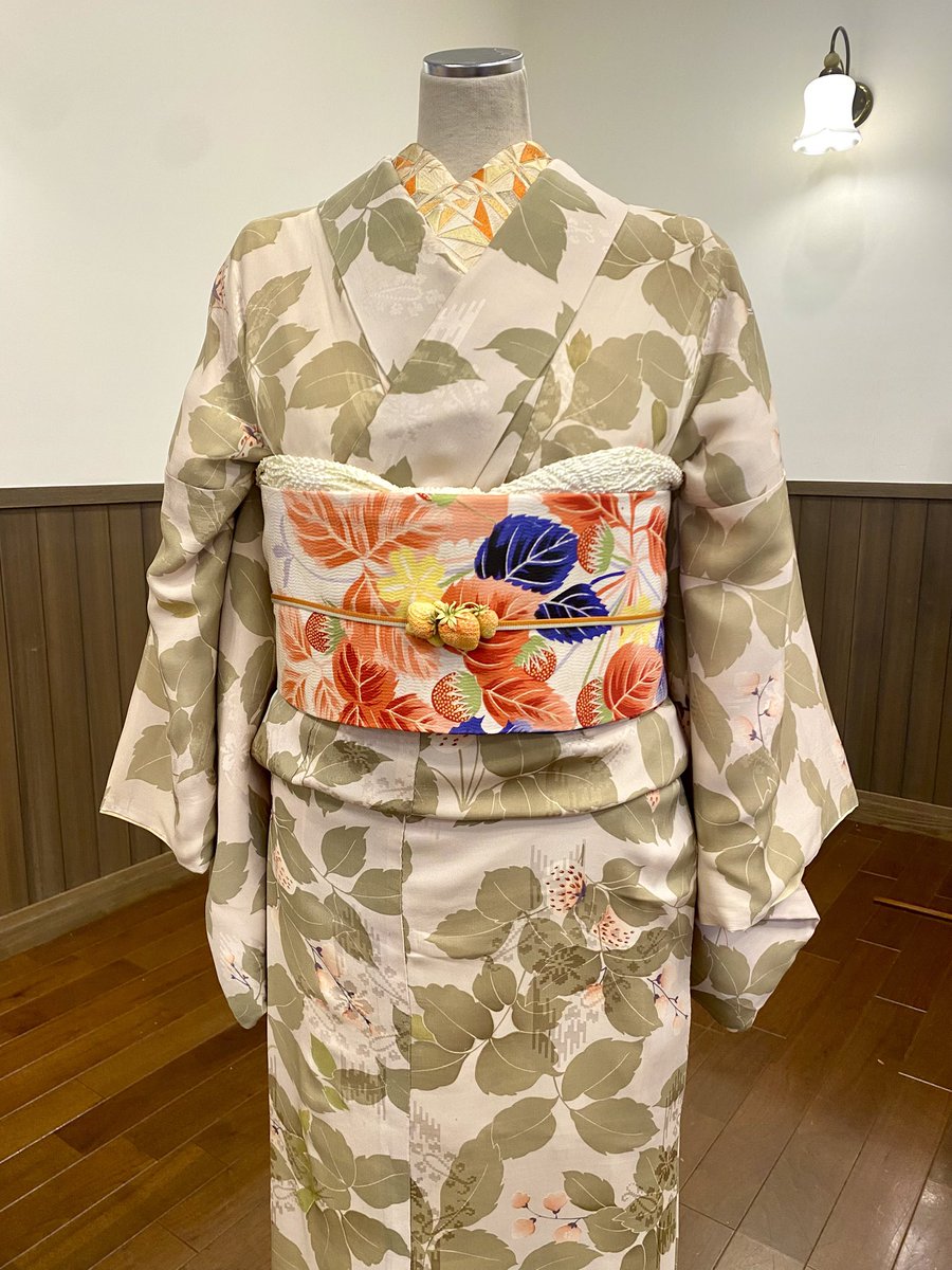 mayachon's tweet photo. 邸宅で見るアンティーク着物展
あのアンティーク着物愛に溢れる空気を浴びたくて行ってまいりました！開催ありがとうございます…！！
前回は2018年に1人で行ったのですが今回はお友達と、一緒にかわいいを共有しながら見れてとても嬉しい。目録とスタッフさんの解説でより楽しめました。 https://t.co/phPYgMzT8l