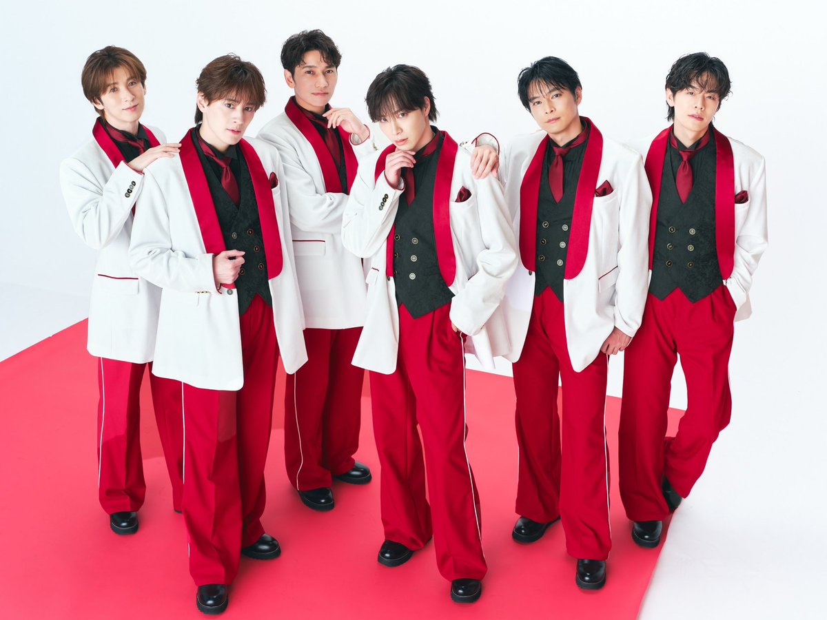 GEKKAN_TVGUIDE's tweet photo. ＼#月刊TVガイド 11月号 本日発売！／

SHOW-WA、MATSURIの皆さんが
裏表紙＆巻末グラビアに初登場✨️

座談会では、グループの魅力や目標、メンバーの好きなところを教えてくれました。
グループ関係図も必見👀

2組のアザーカットをお届け！

HMV＆BOOKSonlineで｢月刊TVガイド11月号｣関東版を購入すると、生写真をプレゼント🎁

🛒ご予約はこちらから
🔴SHOW-WA生写真（2ショット3種からランダムで1枚）
https://t.co/w9NmyBIU3l

🔴SHOW-WA生写真（3冊セットで集合絵柄の生写真もプレゼント🎁）
https://t.co/Lsxs3oIsCl

🔵MATSURI生写真（2ショット3種からランダムで1枚）
https://t.co/i2YN3Rw37o

🔵MATSURI生写真（3冊セットで集合絵柄の生写真もプレゼント🎁）
https://t.co/YdO15L4mDc

@SHOW_WAofficial 
@MATSURI_6_O 
@show_wa_matsuri