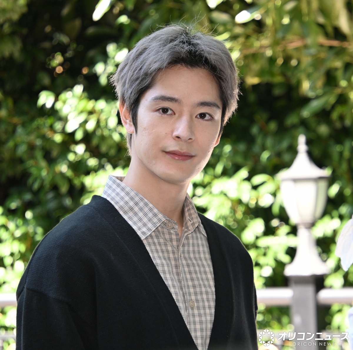 oricon's tweet photo. 越山敬達、3年前の自分にしみじみ
身長は20センチ伸び現在177センチ
⠀
声変わり前で「これはカワイイ」と自画自賛
塩野瑛久も「懐かしい。敬達、かわいい」
https://t.co/dM3M7eQ1gg
⠀
ドラマ『天狗の台所 Season3』記者発表会
木根葵汰、塩野瑛久、越山敬達 https://t.co/TCCtLD2pC6