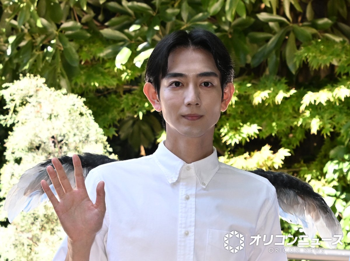 oricon's tweet photo. 越山敬達、3年前の自分にしみじみ
身長は20センチ伸び現在177センチ
⠀
声変わり前で「これはカワイイ」と自画自賛
塩野瑛久も「懐かしい。敬達、かわいい」
https://t.co/dM3M7eQ1gg
⠀
ドラマ『天狗の台所 Season3』記者発表会
木根葵汰、塩野瑛久、越山敬達 https://t.co/TCCtLD2pC6