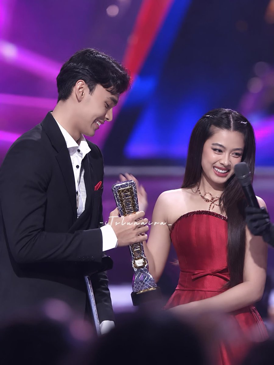 misssparkling7's tweet photo. Meltinggg bangettt sama moment ini 😍😍😍 edisi masih belum bisa move on dari IA, mereka selucu itu, se gemeshhhh itu, se klop itu, se cocok itu semantep itu pokonyaaaa 🤯❤️‍🔥😍😘 https://t.co/xxDVToLzGd