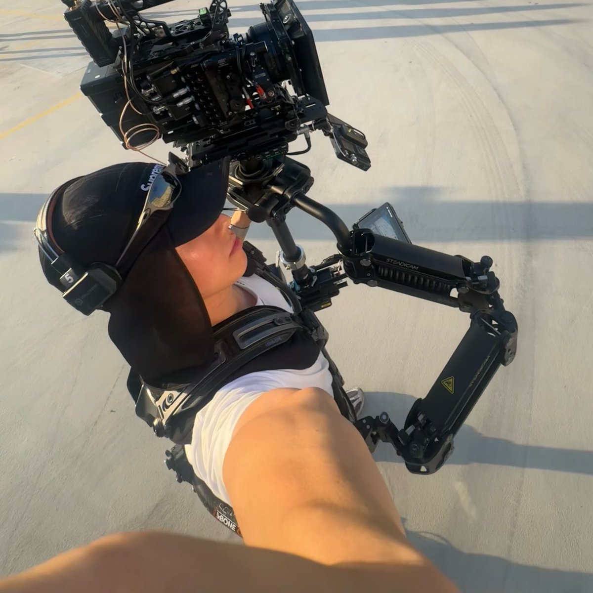 hanafish_fish's tweet photo. おぉ！そうかそうか！
撮影監督(Director of Photography,
Colorist,Steadicam)の
Yechan ShinさんはXGのMVもお仕事されてるんですね！わー♡ここでもご縁がありましたね！うれしい！素晴らしい！
https://t.co/5JbJUksWk0
#FujiiKaze #You #XG #YechanShin https://t.co/1KY3R2zti2