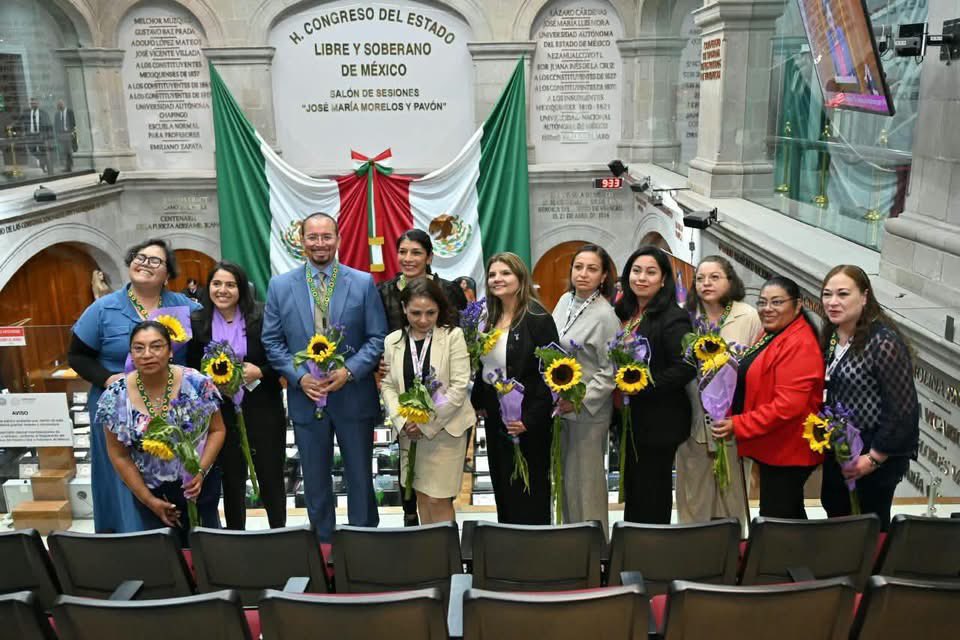 OOA_Oficial's tweet photo. Hoy presentamos en el @CongresoEdomex una iniciativa para avanzar en el reconocimiento, atención y protección de los derechos de las personas que viven con #fibromialgia. 🙏🏻💜
#OOA #OmarOrtega #PRDEdomex #EstadoDeMéxico #CercaDeLaGente https://t.co/8r4AXm8vGx