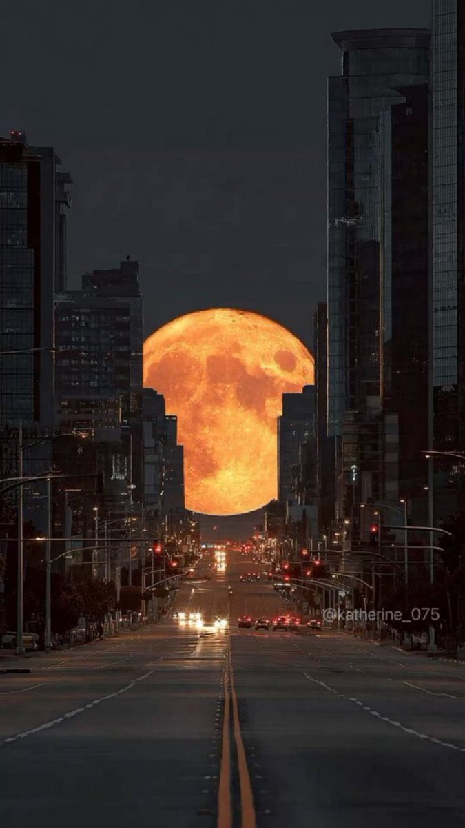 M1ONLOVER's tweet photo. Full Moonrise https://t.co/ngg1pHXdRS