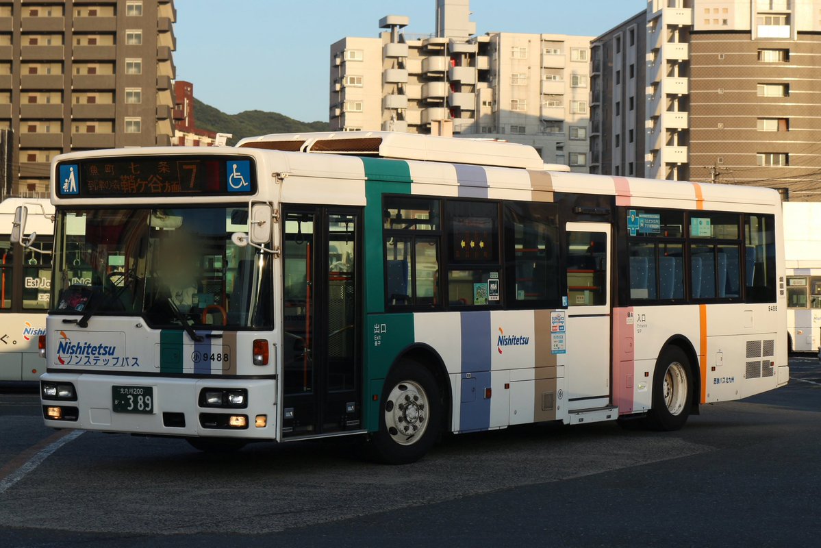 58MC3's tweet photo. 西鉄バス北九州
小倉9488(PKG-RA274MAN) 鞘ヶ谷線
西鉄グループで唯一のノンステRAが鞘ヶ谷線で走っていました。 https://t.co/4eiGpZGHjO