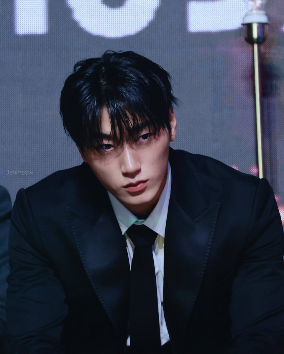 yxwnxzn's tweet photo. 정장콤 https://t.co/FRpenE9cmJ