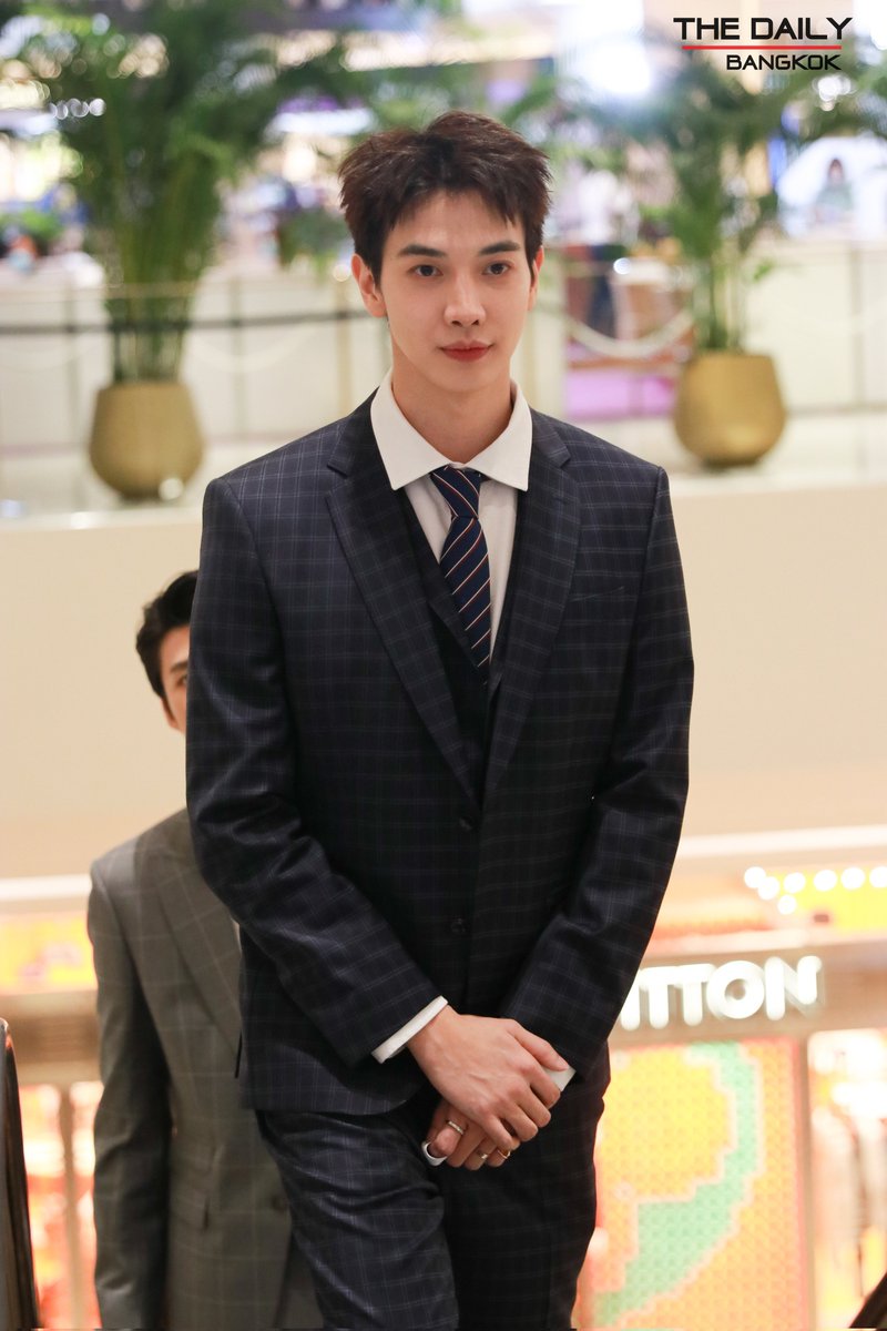 Manownaw's tweet photo. พวกฮีเคยไปงานเดียวกันตอนพฤศจิกายน ปี 2565 (2022) แม็กกี้บาสคือเดินสวนกันไปมาในวงการของจริง 5555555555555 https://t.co/sPc9JHf0jr