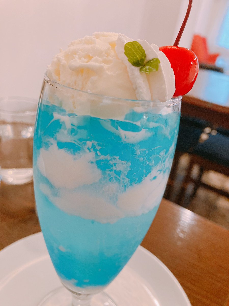 himawaridesuv's tweet photo. おはようございます🌻

またまた暑い日！
こんな日は冷たいクリームソーダを飲んでゆっくりしたいな〜🎶

今日も1日頑張っていきましょ〜✨ https://t.co/GF7alnO0WW