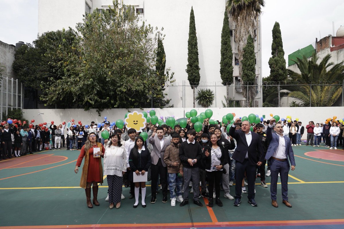 Roronava's tweet photo. ¡Iniciamos con “El ABC de las Emociones”!

Se trata de una estrategia nacional impulsada por nuestra Presidenta @Claudiashein , que pone en el centro el bienestar emocional de nuestras y nuestros jóvenes.

En @CONALEP_Mex queremos que nuestro estudiantado sepa que pedir ayuda está bien, hablar de lo que sentimos también y que nunca tienen que enfrentar solos aquello que les preocupa.

Con el acompañamiento de docentes, familias y toda nuestra comunidad educativa, construiremos espacios donde podamos hablar, escucharnos y apoyarnos.

¡Cuidar nuestras emociones también es parte de aprender!

#ABCdeLasEmociones