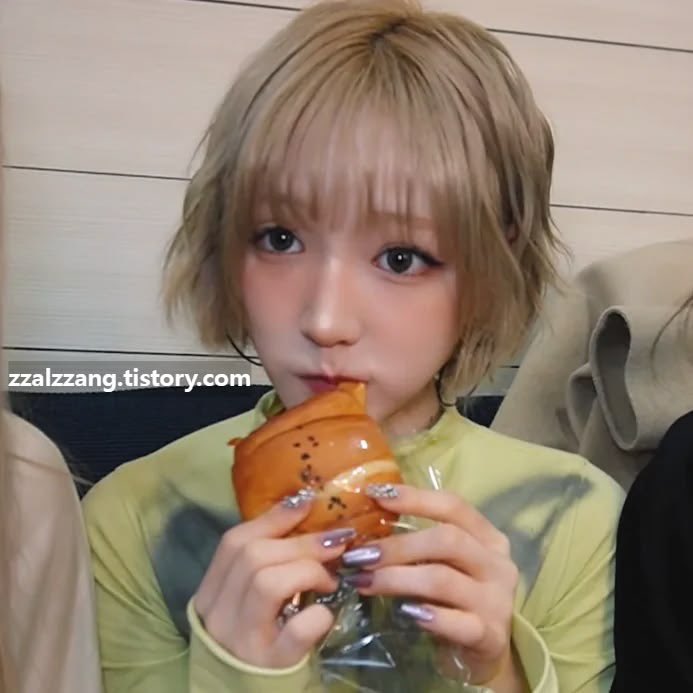 onlychiid's tweet photo. lets all just eating bread and healings https://t.co/dluCyrF9Xy