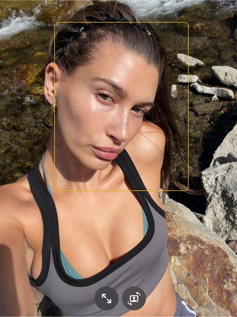 Complex's tweet photo. Hailey Bieber debuts her darkest hair color in years.

[📸: @haileybieber ] https://t.co/4Y5R4GXXMi