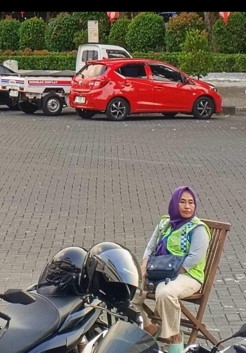 TukangScroll12's tweet photo. Keluar Sayap ga ya? https://t.co/6e3AzXWm1U